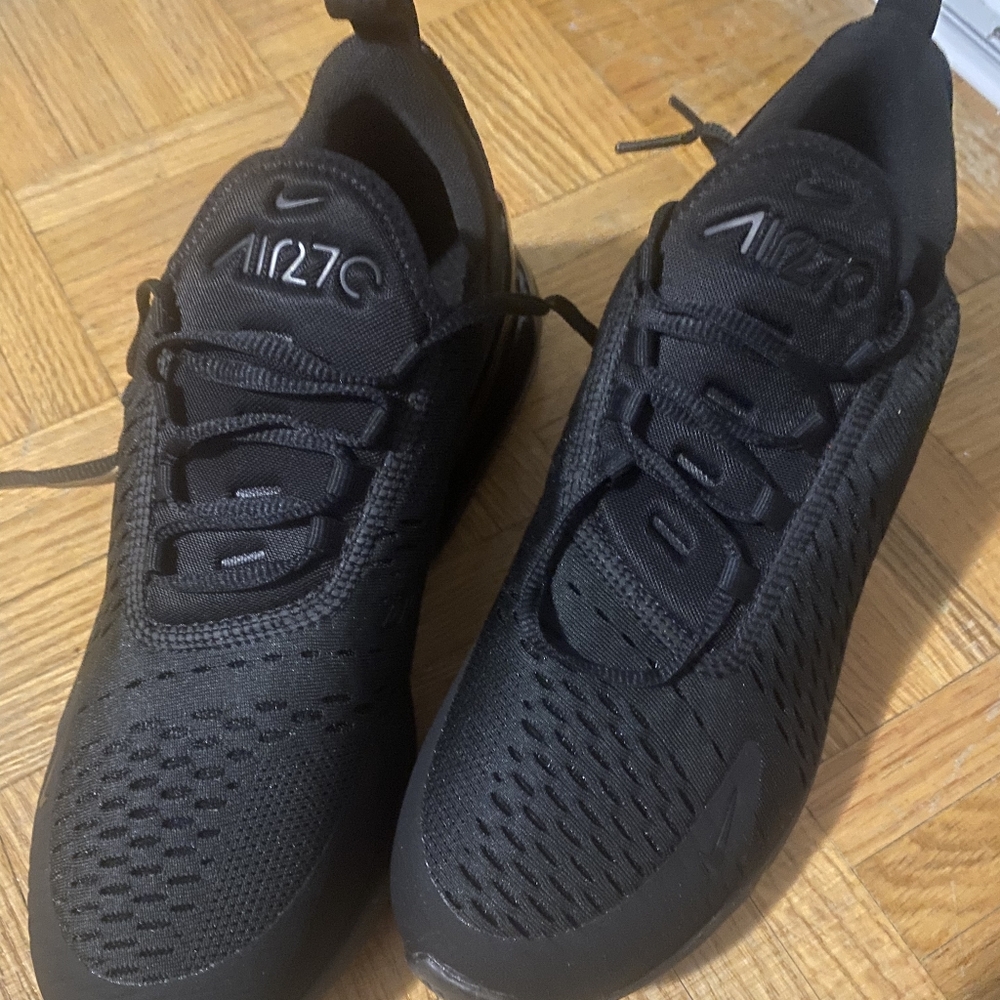 Nike airmax 270 men's shoes size 10.5